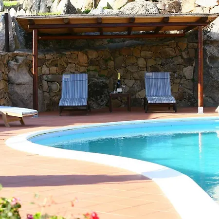 Sleeps 5 Pool Air Con Wifi דירה