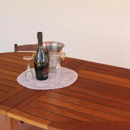 Sleeps 5 Pool Air Con Wifi דירה