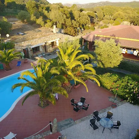 Sleeps 5 Pool Air Con Wifi דירה *