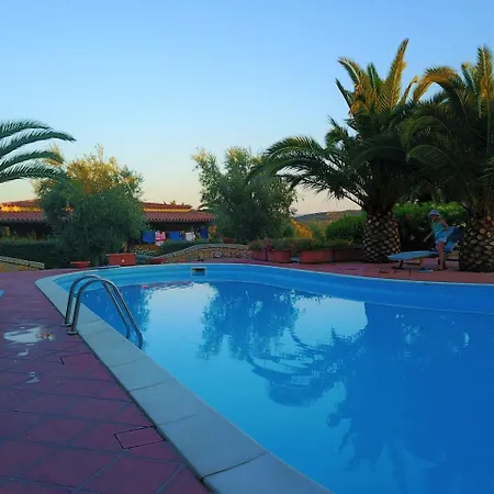 Sleeps 5 Pool Air Con Wifi דירה Telti