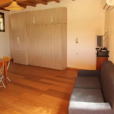 Sleeps 5 Pool Air Con Wifi Telti
